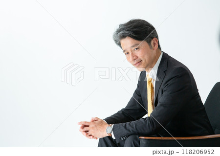 ビジネスマン　対談　インタビュー 118206952