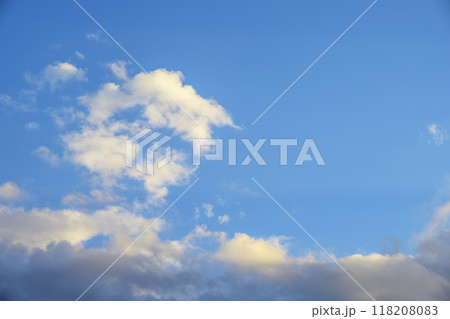 夕暮れ時の空 夕方 秋の空 イメージ 118208083
