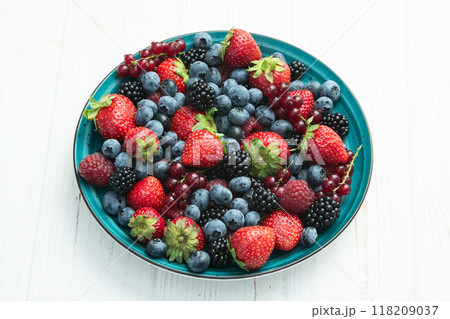 Mix of ripe colorful berries in bowl photography . Blueberry , strawberry , raspberry , blackberry and red currant . Top view Mix of ripe colorful berries in bowl photography . Blueberry , strawberry , raspberry , blackberry and red currant . Top view 118209037