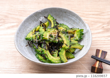 ゴーヤの塩昆布炒め 118209657