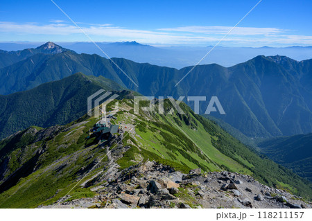 【南アルプス】北岳からの肩の小屋と甲斐駒ヶ岳 【南アルプス】北岳からの肩の小屋と甲斐駒ヶ岳 118211157