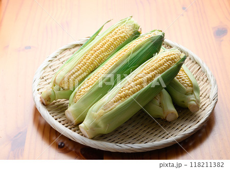 皮付きとうもろこしの盛り付け/夏の旬野菜イメージ 皮付きとうもろこしの盛り付け/夏の旬野菜イメージ 118211382
