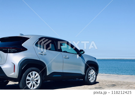 砂浜をドライブするイメージ 118212425