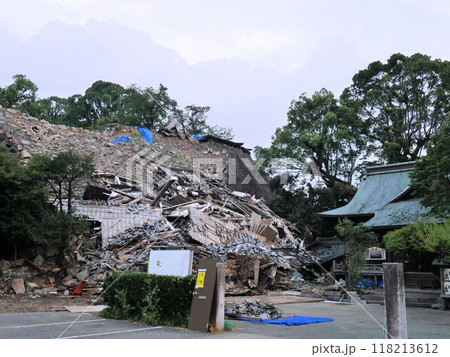 2016年の熊本地震に破壊された熊本城の石垣　（熊本市） 118213612