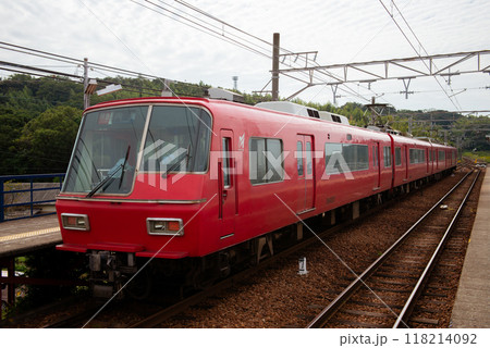 駅を発車する名古屋鉄道の5700系 駅を発車する名古屋鉄道の5700系 118214092
