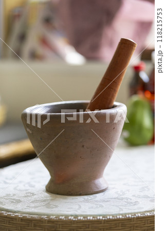 タイ料理のソムタムで使う鉢とすり棒 118215753