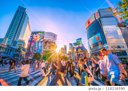 日本の東京都市景観 9月・インバウンド続く…外国人観光客らで賑わう渋谷スクランブル交差点…=5日 日本の東京都市景観 9月・インバウンド続く…外国人観光客らで賑わう渋谷スクランブル交差点…=5日 118216590