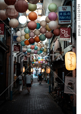 ノスタルジックな飲み屋街 ノスタルジックな飲み屋街 118216794