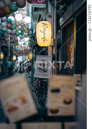 ノスタルジックな飲み屋街 118216795