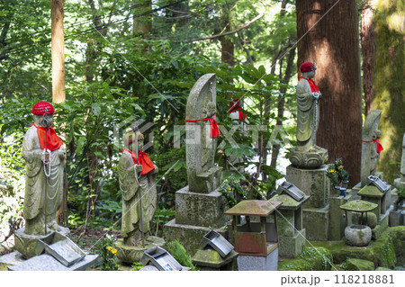 生駒山寳山寺(宝山寺) 奥の院への参道 生駒山寳山寺(宝山寺) 奥の院への参道 118218881