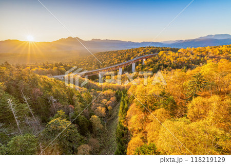 北海道　秋　紅葉　三国峠　然別湖　湖底線路 118219129