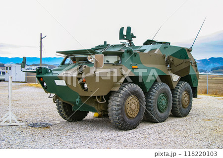 展示される陸上自衛隊の82式指揮通信車 118220103