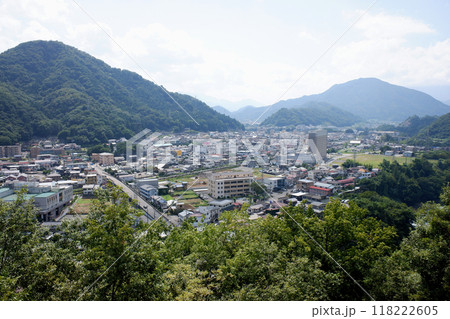 山梨県　岩殿山丸山公園より大月市街の眺望 118222605