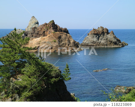 兵庫県の山陰海岸ジオパークの穴見海岸 118223869