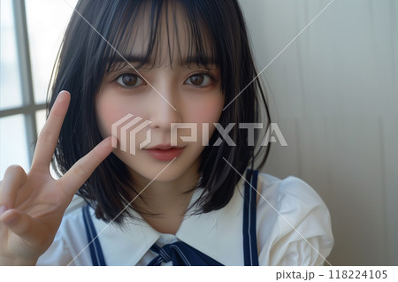 清楚で可愛い制服姿、自然体の女子高生 118224105