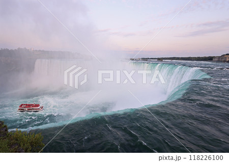 Aerial view of Horseshoe Falls including Hornblower Boat sailing on Niagara River, Canada and USA natural border 118226100