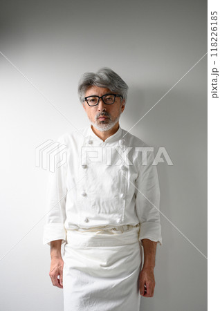 コックコートを着た男性 コックコートを着た男性 118226185