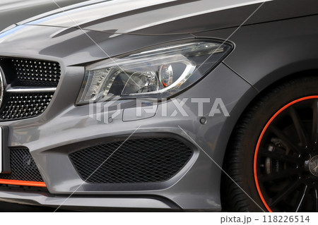 車のヘッドライト 118226514