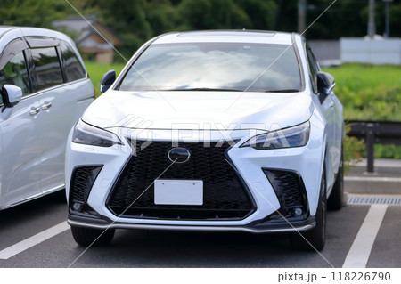 駐車場の乗用車 駐車場の乗用車 118226790