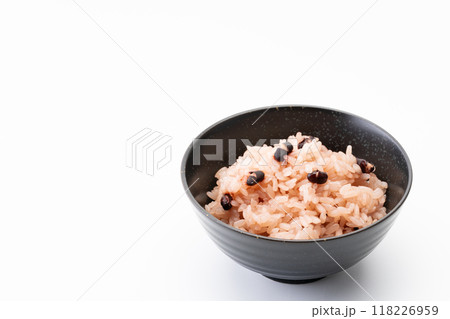 お茶碗に盛られた赤飯 お茶碗に盛られた赤飯 118226959