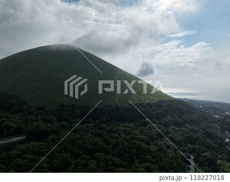 【空から見る伊豆・大室山】　伊豆半島の大室山 118227018