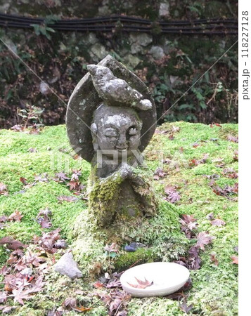 大原三千院 庭園のお地蔵さん 大原三千院 庭園のお地蔵さん 118227128