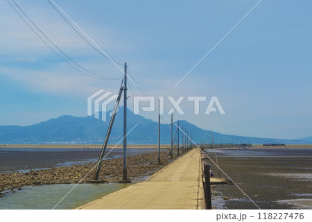 干潮の長部田海床路　春 118227476