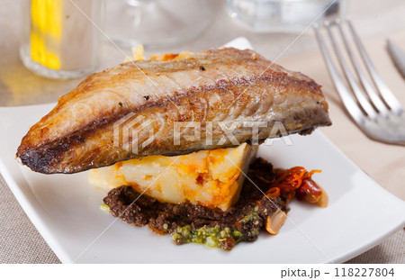 Fried scomber with potatoes Fried scomber with potatoes 118227804
