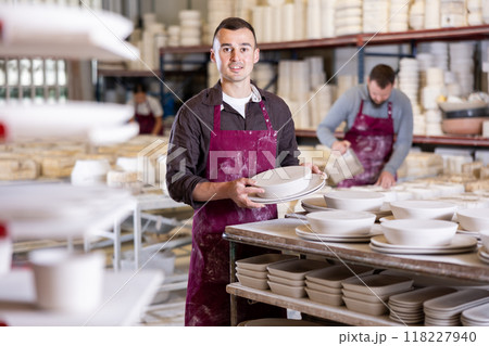 Young man posing with ceramic blanks 118227940