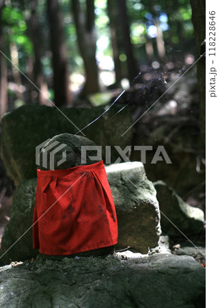 山の参道の野仏 山の参道の野仏 118228646