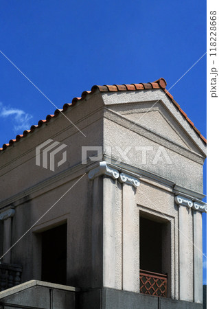 白い建物と青い空 118228668