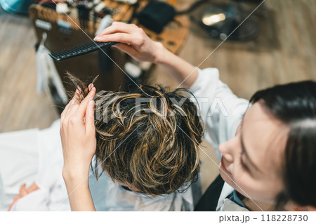beauty parlor 118228730