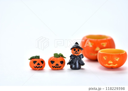 ハロウィン カボチャ シンプル ミニチュア 白背景 ハロウィン カボチャ シンプル ミニチュア 白背景 118229398