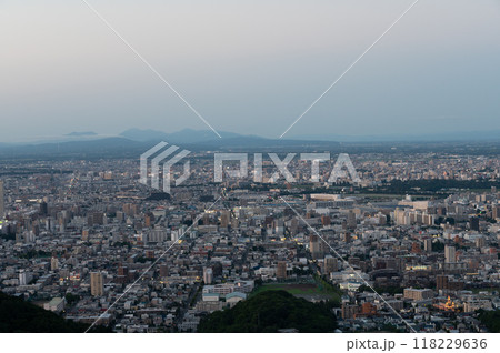夏の大倉山から見た札幌市街の夕暮れ 夏の大倉山から見た札幌市街の夕暮れ 118229636