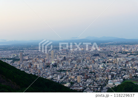 夏の大倉山から見た札幌市街の夕暮れ 夏の大倉山から見た札幌市街の夕暮れ 118229637
