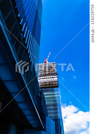 工事中の大規模建設と青空 高輪ゲートウェイ 2024.09 d-2 高彩度コントラスト 工事中の大規模建設と青空 高輪ゲートウェイ 2024.09 d-2 高彩度コントラスト 118229759