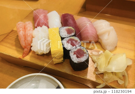 寿司盛り合わせ2409112 寿司盛り合わせ2409112 118230194