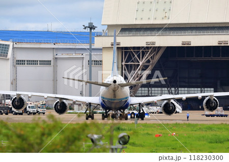 旅客機の離着陸 旅客機の離着陸 118230300