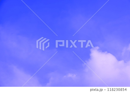 青い空と白い雲(背景素材) 118230854