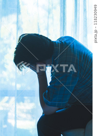 悲しい男性ポートレート 悲しい男性ポートレート 118230949