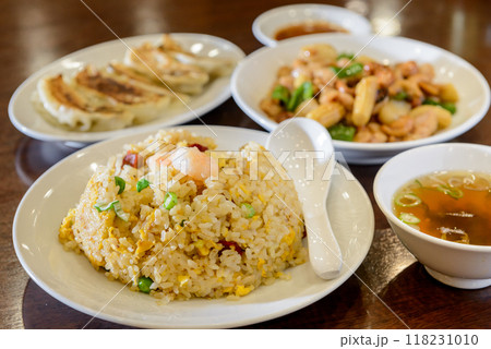 中華料理、町中華、チャーハン、ギョウザ、鶏肉とカシューナッツの炒め 中華料理、町中華、チャーハン、ギョウザ、鶏肉とカシューナッツの炒め 118231010