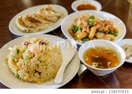 中華料理、町中華、チャーハン、ギョウザ、鶏肉とカシューナッツの炒め 118231013