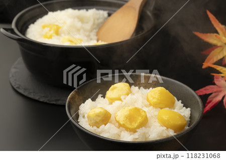 栗ご飯 茶碗に盛り付けた栗ご飯 栗ご飯 茶碗に盛り付けた栗ご飯 118231068