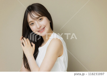 ストレートヘアの女性 ストレートヘアの女性 118231097