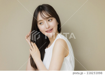 ストレートヘアの女性 ストレートヘアの女性 118231098