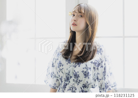 若い女性のヘアスタイルイメージ　 118231125