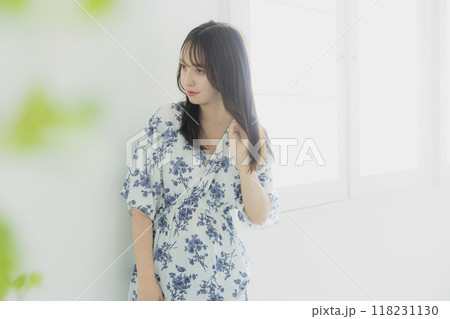 若い女性のヘアスタイルイメージ 118231130