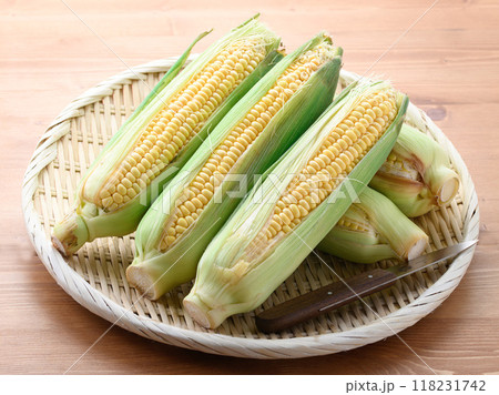 収穫したとうもろこし 収穫したとうもろこし 118231742