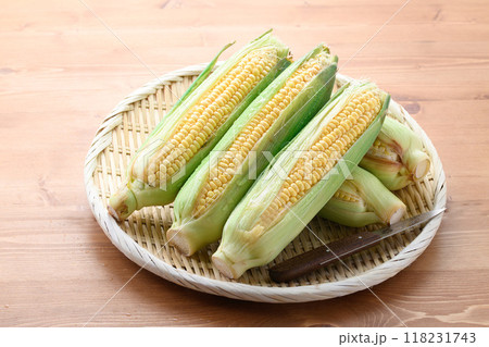収穫したとうもろこし 収穫したとうもろこし 118231743