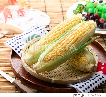 収穫したとうもろこし 収穫したとうもろこし 118231778